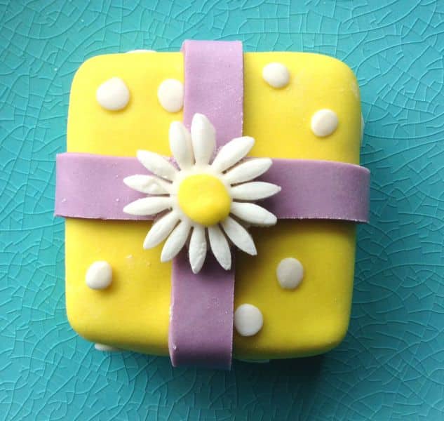 Mini Gift Box Cakes