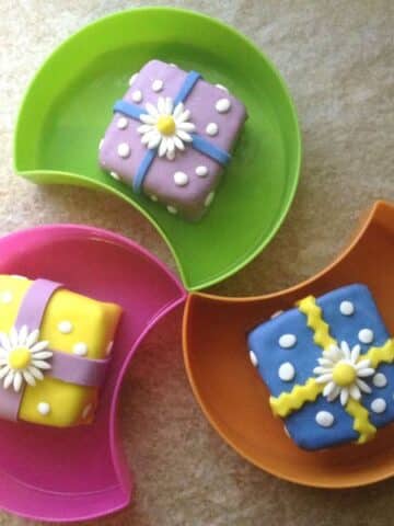 Mini Gift Box Cakes