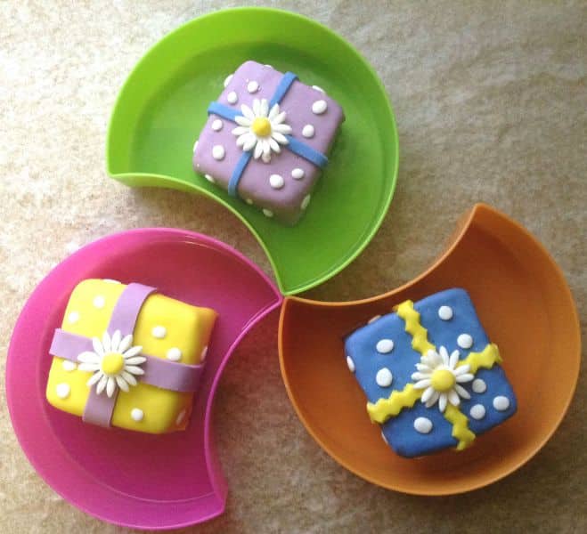Mini Gift Box Cakes