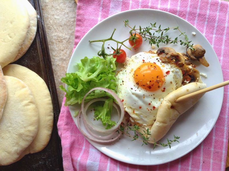 Cheese Mushroom and Egg Breakfast Pita