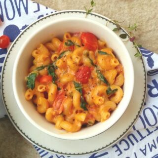One Pot Tomato and Spinach Pasta