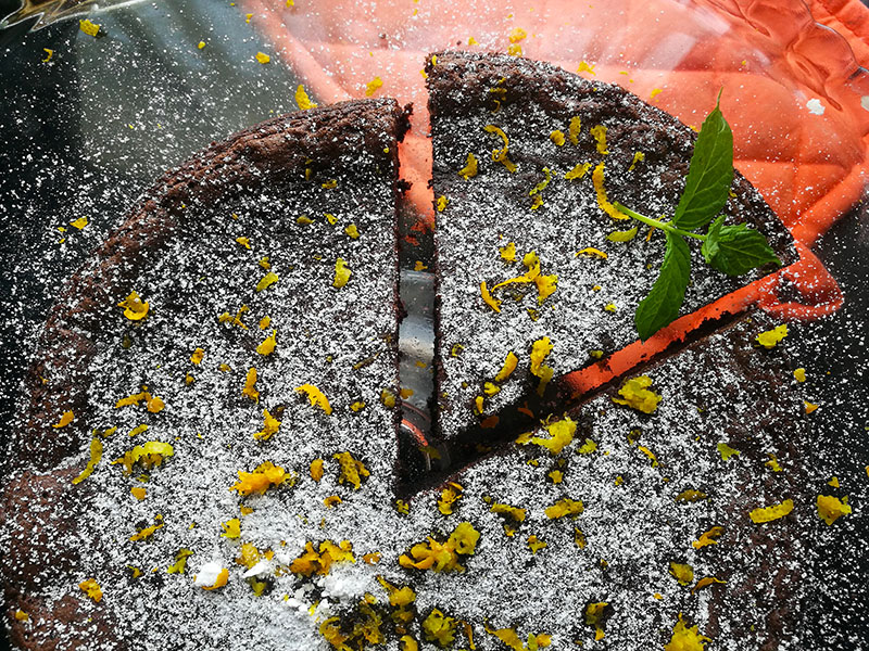 3 ingredient Chocolate Orange Cake