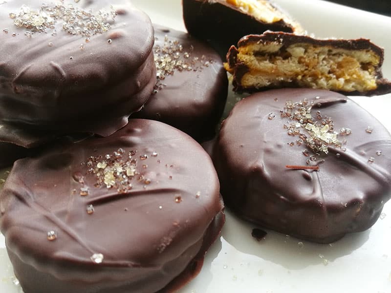 3 ingredient Chocolate Covered Crackers