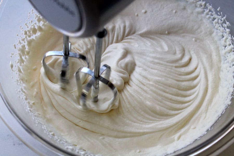 3 ingredient whipped cream frosting (stabilized, no gelatin)