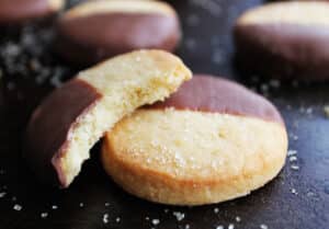 While Italian butter cookies are traditionally made using a cookie press or piping bag, you can easily make them without.