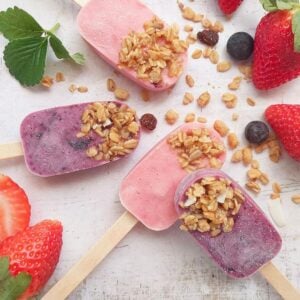 fruit-yogurt-popsicles-with-granola