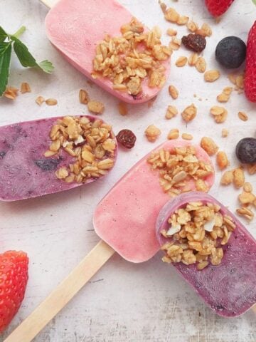 fruit-yogurt-popsicles-with-granola
