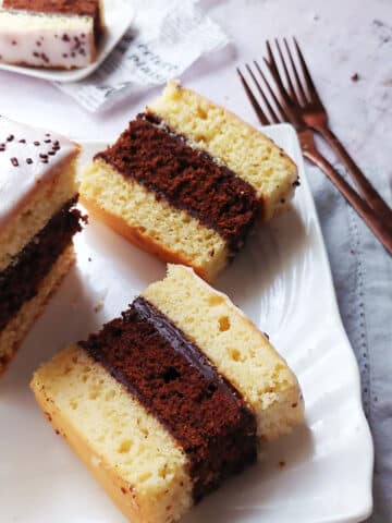 Chocolate And Vanilla Neapolitan Cake