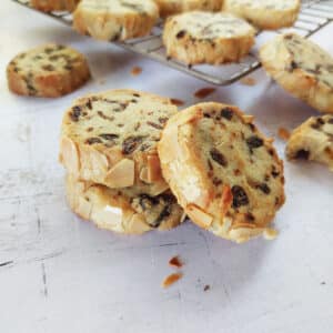 Studded with sweet dates and a crunchy edge of almonds, enjoy these delicious cookies anytime for a snack or dessert.