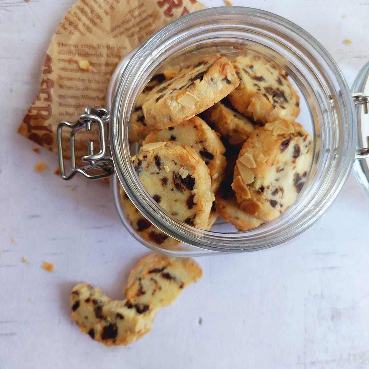 Once completely cool, store the cookies in an airtight jar for up to 5 days.