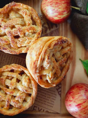 Mini Apple Ginger Pies (With A Cheddar Cheese Crust)
