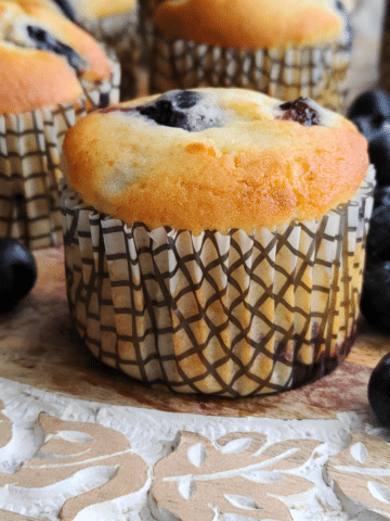 Sour cream blueberry cupcake