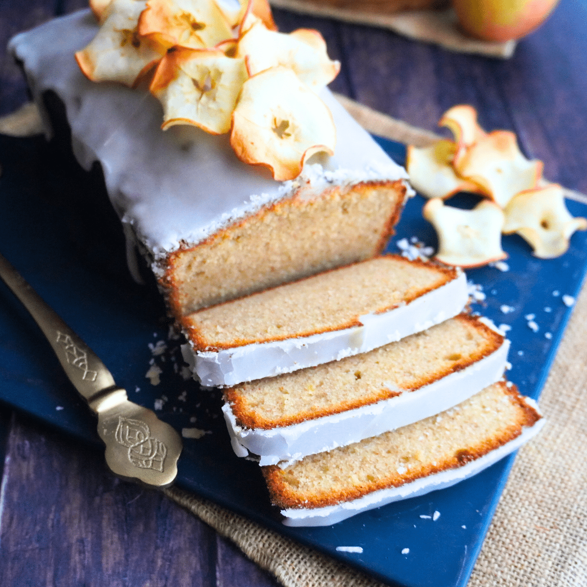 This Cinnamon Apple Cider Loaf is everything you want in a sweet, spiced treat. Whether you’re using sparkling or regular apple cider, it’s super easy to make and perfect for any occasion.