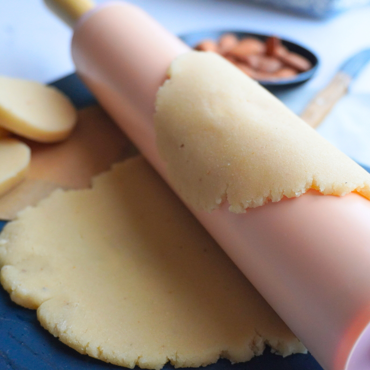 This recipe makes about 15 oz (430g)– enough to cover an 8-inch (20cm) round cake or use as a filling for chocolates and pastries.