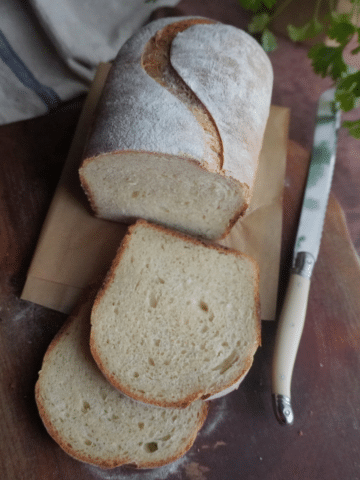 This Easy Sourdough Sandwich Bread is perfect for beginners. With just a few simple ingredients, you’ll have a delicious loaf that’s great for sandwiches, toast, or enjoying on its own.